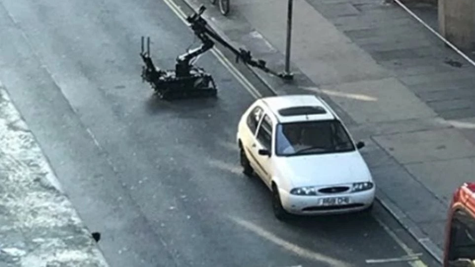 Ελεγχόμενη έκρηξη βόμβας στο Λονδίνο – Μεγάλη κινητοποίηση αστυνομίας και ειδικών δυνάμεων (Βίντεο)